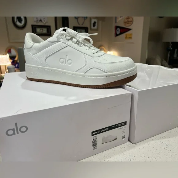 【Alo Yoga】 Alo Recovery Mode Sneaker スニーカー ALO Recovery Mode Sneaker - Black/White | ALO